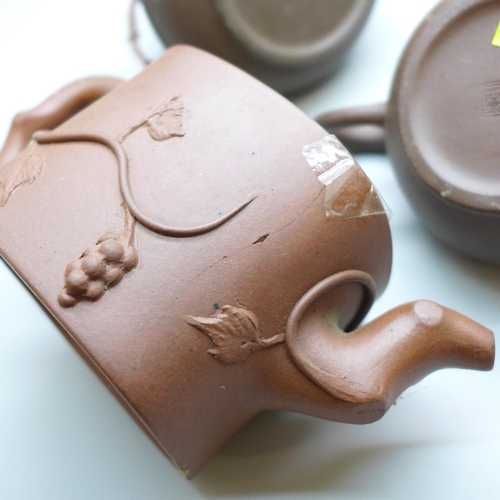 2073 - Three small early Chinese terracotta teapots