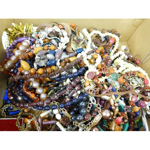 2111 - A box of costume jewellery