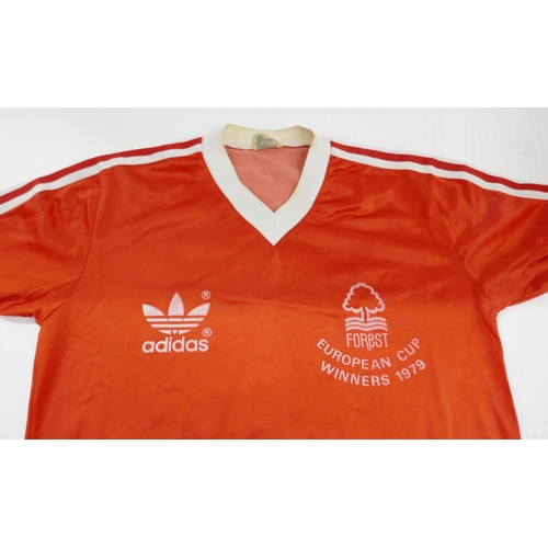 2121 - A Nottingham Forest Football Club 1979-1980, European Cup Winners home shirt, size medium