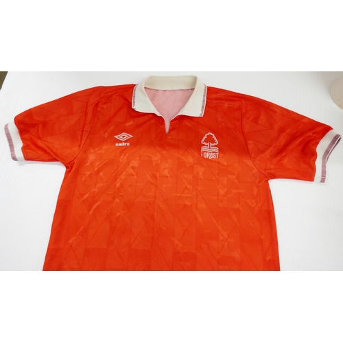 2124 - A Nottingham Forest Football Club 1990-1992 home shirt