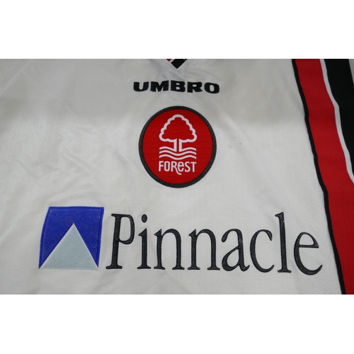 2125 - A Nottingham Forest 1997-1999 away shirt, size medium