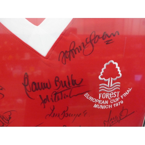 2130A - A Nottingham Forest Football Club 1979 Replica shirt, signed by McGovern, Shilton, Burns, Lloyd, Fra... 