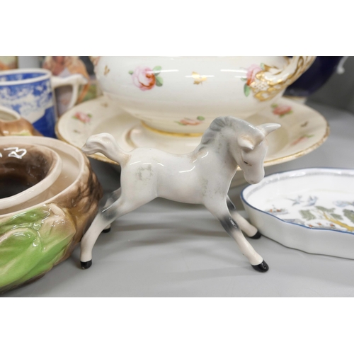 2143 - A collection of pottery including a Crown Devon dog, Crown Derby, a/f, an early cup and saucer, Worc... 