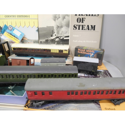 2157 - A collection of Graham Farish model rail including boxed wagons, carriages, together with other loos... 