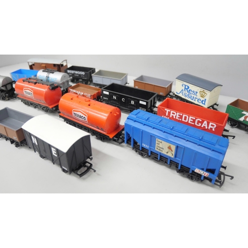 2170 - Seventeen 00 gauge model rail wagons to include Tri-ang and Hornby