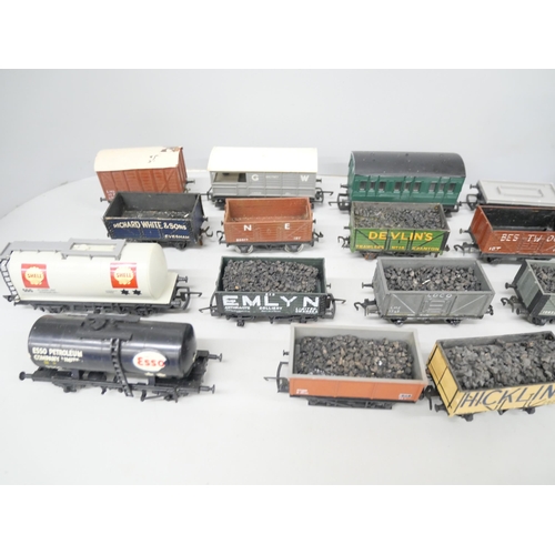 2181 - Twenty 00 gauge railway wagons to include Hornby