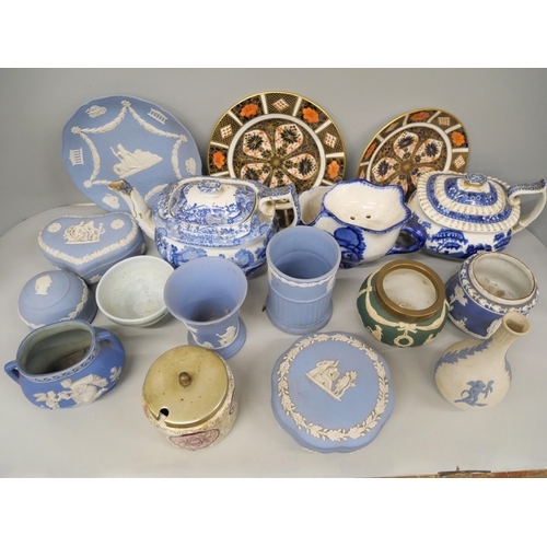 2187 - A collection of porcelain to include Royal Crown Derby 1128 Imari tea plate and saucer, collection o... 