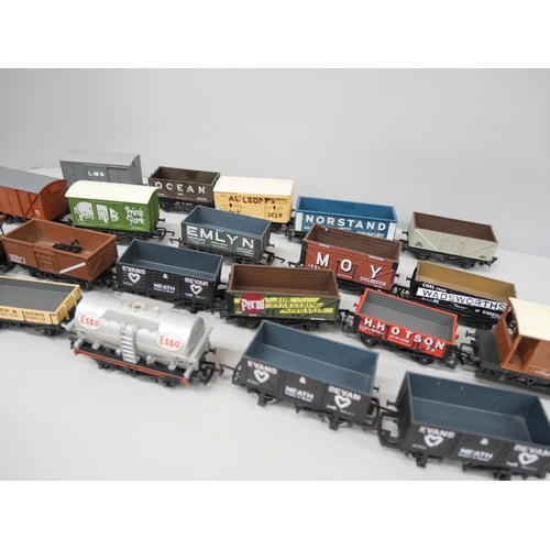 2192 - Twenty-one 00 gauge wagons with Hornby examples.