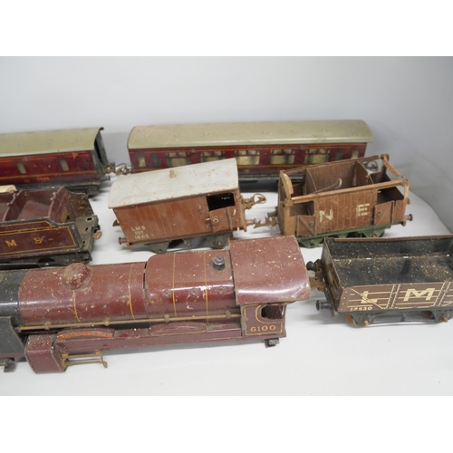 2207 - A Hornby 0 gauge model rail set with Royal Scot locomotive and a box of track