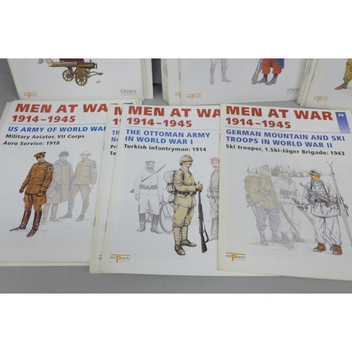 2231 - A collection of Del Prado 'Men at War' lead soldier figures, complete with accompanying publications... 