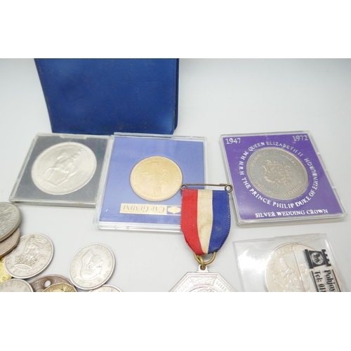 2251 - A collection of coins including British and foreign, including Cap Gemini commemorative Euro coin an... 