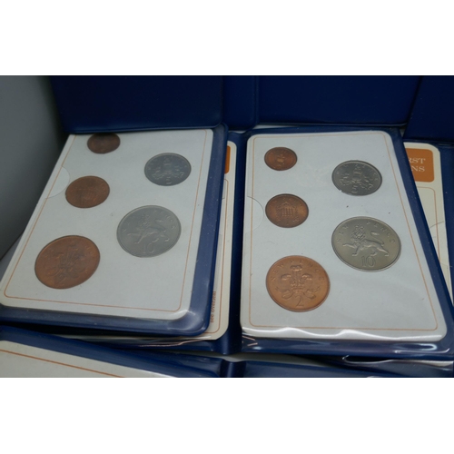 2258 - Coinage of Great Britain sets (17)