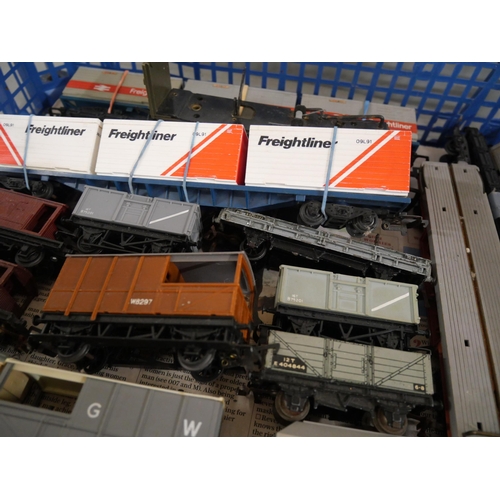 2312 - A box of mixed 00 gauge wagons including Tri-ang (18)