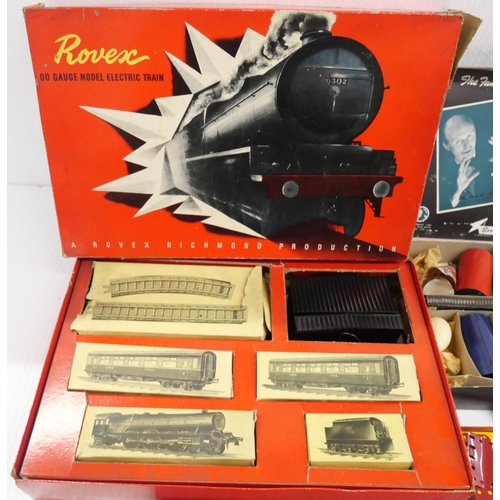 2341 - An original Rovex OO gauge model electric train set, circa 1950, locomotive requires assembly, a Mec... 