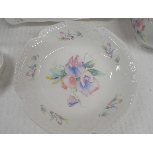 2351 - A collection of Aynsley Little Sweetheart china **PLEASE NOTE THIS LOT IS NOT ELIGIBLE FOR IN-HOUSE ... 