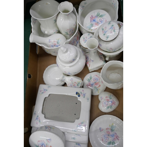 2351 - A collection of Aynsley Little Sweetheart china **PLEASE NOTE THIS LOT IS NOT ELIGIBLE FOR IN-HOUSE ... 