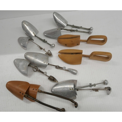 2353 - Six pairs of 1950s gentleman's adjustable metal and wooden shoe trees, size M and L, including the b... 