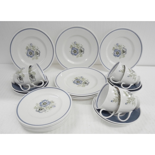 2375 - A collection of Susie Cooper Glen Mist and Royal Doulton Spindrift tea and dinnerwares **PLEASE NOTE... 