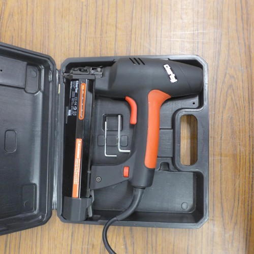 5059 - A quantity of power tools including a Clarke CESNG2, 240V stapler/nailer, a Clarke CHD850 hammer dri... 