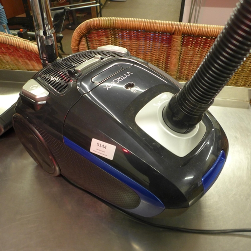 5144 - Two hoovers, a Miele SGDF3 hoover and a Vytronix BPC100 hoover