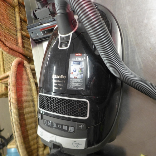 5144 - Two hoovers, a Miele SGDF3 hoover and a Vytronix BPC100 hoover