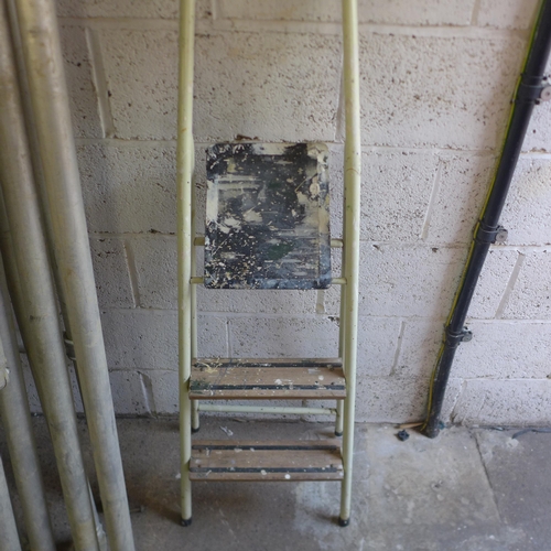 5157C - Two sets of step ladders, both 3 rung