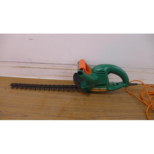 5172 - A Black and Decker GT26, 350W hedge trimmer and a Performance Power jetwash (Hedge trimmer fail PAT ... 