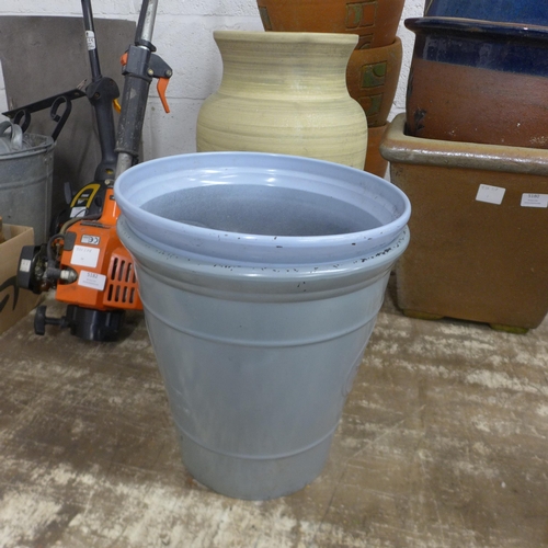 5180 - A quantity of plant pots