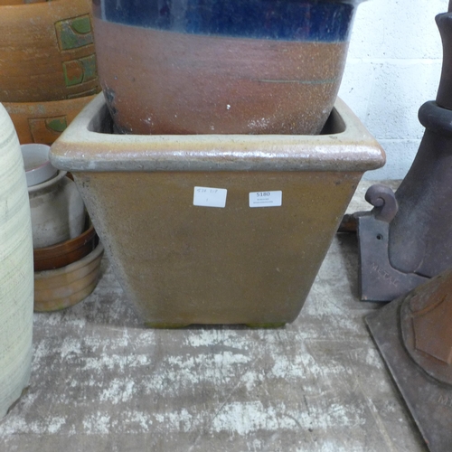 5180 - A quantity of plant pots