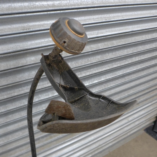 5183 - A McCulloch TrimMac petrol strimmer