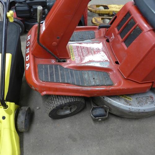 5209 - A Honda HTR3009 ride on mower - no battery, with key