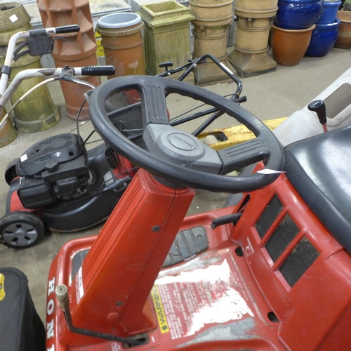 5209 - A Honda HTR3009 ride on mower - no battery, with key