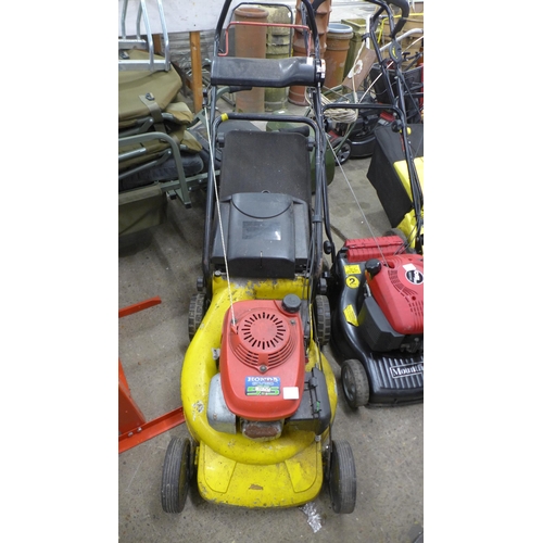 5211 - A Honda GCVi60 petrol self propelled lawn mower
