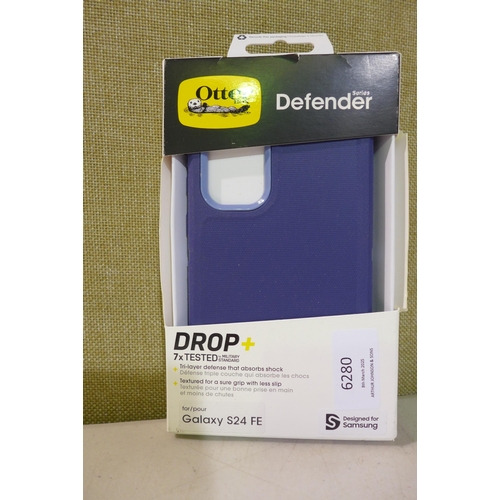 6280 - Otterbox defender blue phone case for Samsung Galaxy S24 FE *This lot is subject to VAT