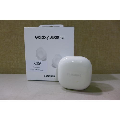 6286 - Samsung Galaxy Buds FE wireless ear buds, model no: SM-R400N *This lot is subject to VAT