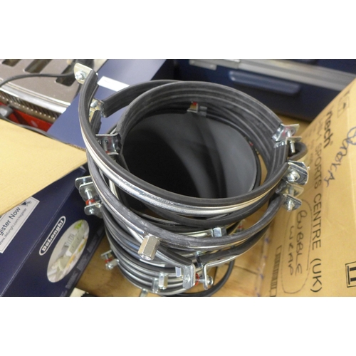 5221 - 11 Midfix pipe clips