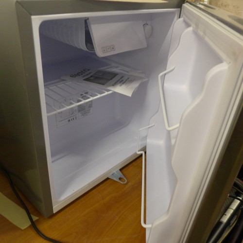 5130 - An Electriq mini counter top fridge