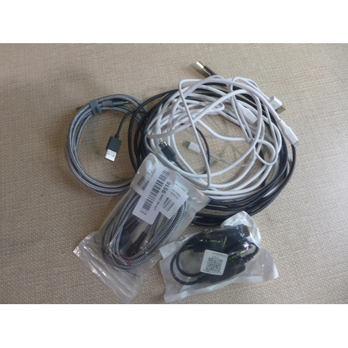 6364 - A bag containing various charging cables *This lot is subject to VAT