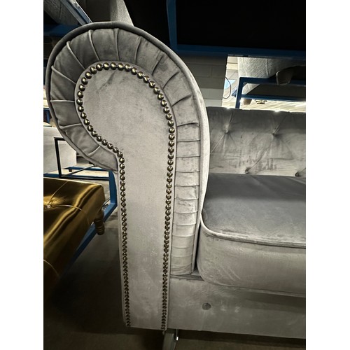 3070 - A grey velvet upholstered chesterfield three seater sofa