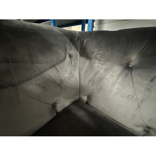 3070 - A grey velvet upholstered chesterfield three seater sofa
