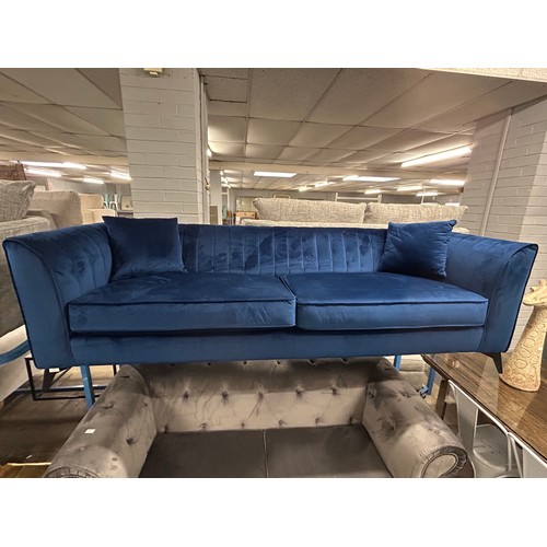 Lot 3104      