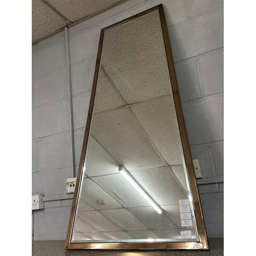 3180 - A Southern mirror