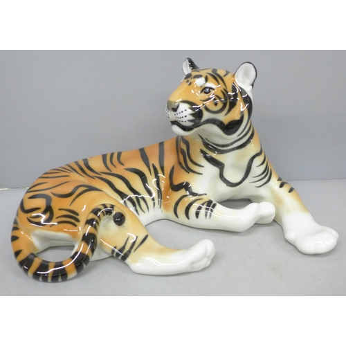 2010 - A Lomonosov model tiger marked made in Russia and two cubs marked made in USSR