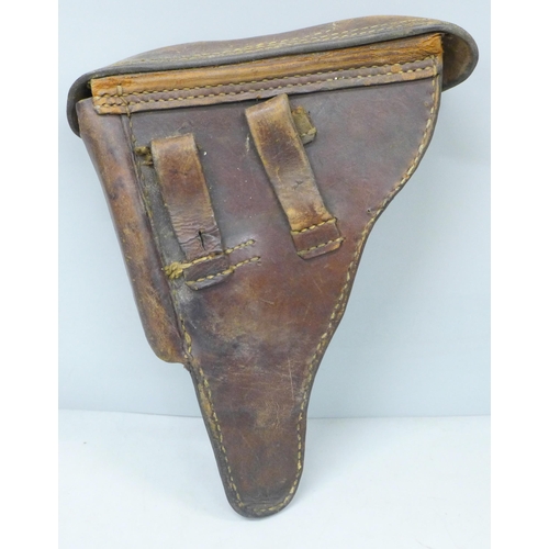 2028 - A German WWI leather holster, stamped 1916, J.G. Raum, Nurnberg