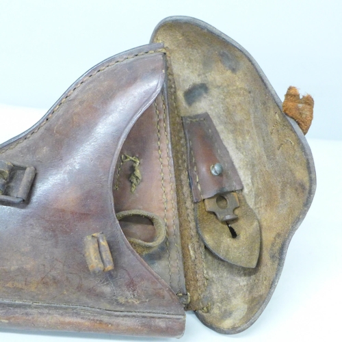 2028 - A German WWI leather holster, stamped 1916, J.G. Raum, Nurnberg