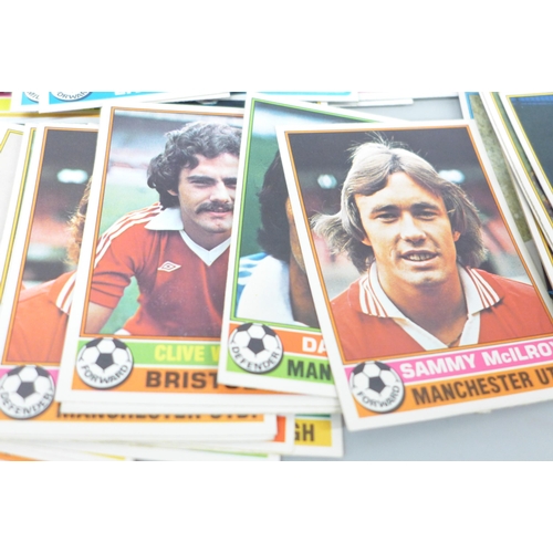 2034 - A large collection of Topps Chewing Gum football collectors cards, approximately 800