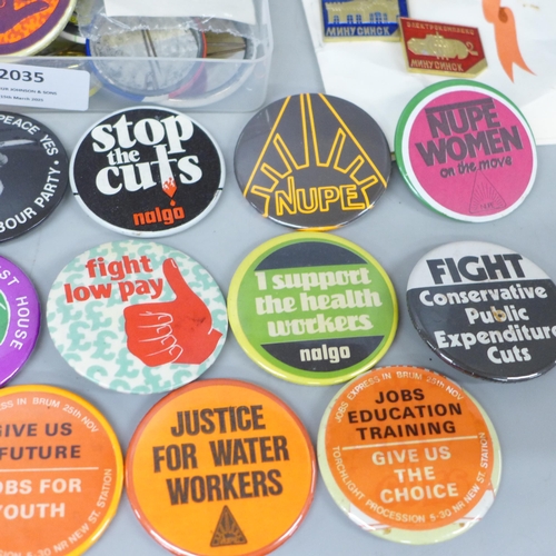 2035 - A large collection of political, campaign and march badges, trade unions, etc.