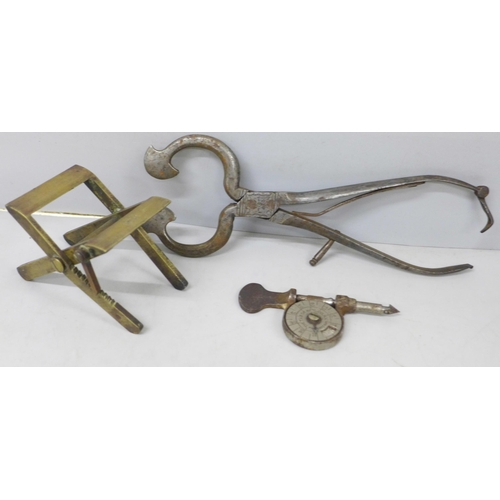 2042 - A pair of Victorian sugar cutters, brass chemists powder sachet folders marked Maw & Thompson and a ... 