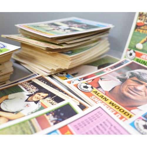 2048 - A large collection of Topps Chewing Gum football collectors cards, approximately 600