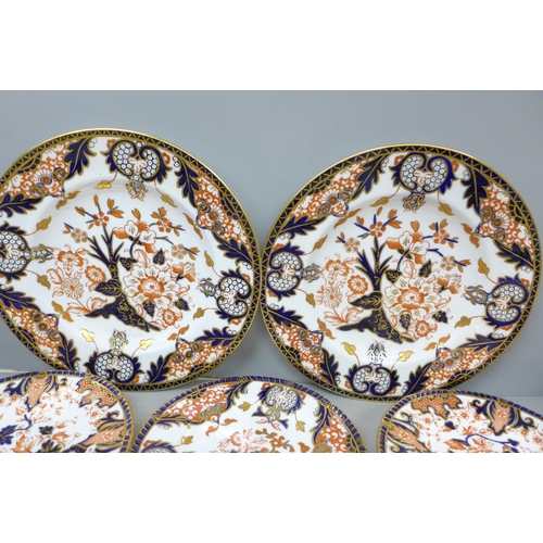 2070 - Royal Crown Derby tea ware, 5 cups, 7 saucers, 8 side plates and two larger plates, (2 cups cracked,... 